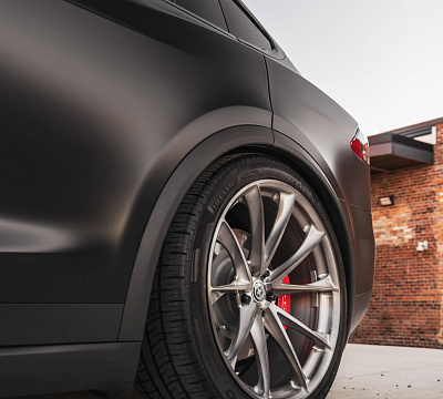 Фото дисков HRE P204 на Tesla Model X