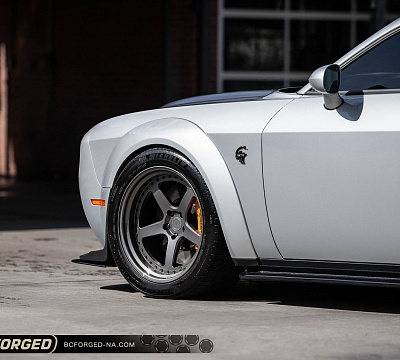 Фото дисков BC Forged LE05 // MLE05 на Dodge Challenger III