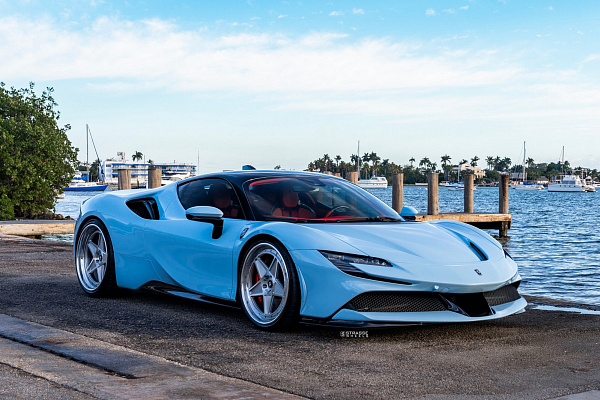 Фото дисков Strasse Wheels F5 Track Глянцевый лак на Ferrari SF90