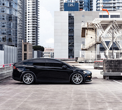 Фото дисков Vossen HF-5 на Tesla Model X