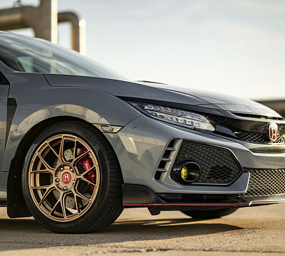 Фото дисков Motegi Racing MR147 CM7 на Honda Civic Type R FK8