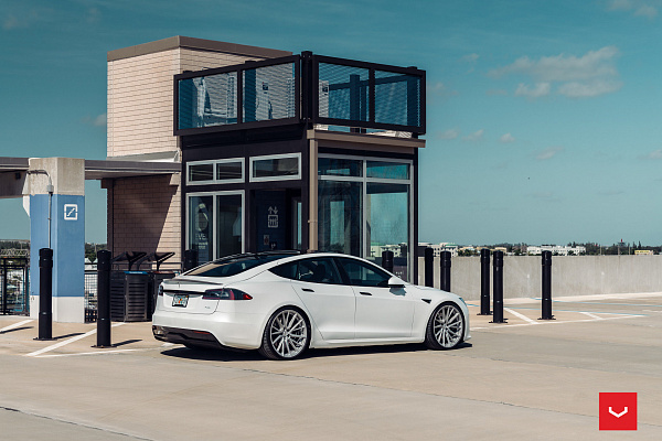 Фото дисков Vossen HF-4T Серебро на Tesla Model S