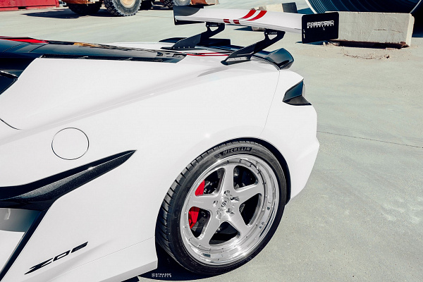 Фото дисков Strasse Wheels S5 Track Глянцевый лак на Chevrolet Corvette C8
