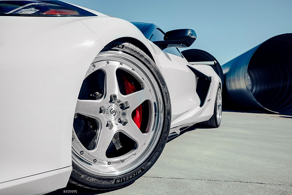 Фото дисков Strasse Wheels S5 Track Глянцевый лак на Chevrolet Corvette C8