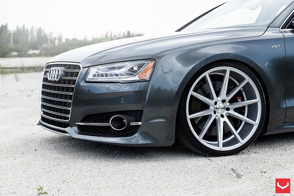 Фото дисков Vossen VFS-1 Серебро на Audi A/S 8 (D4)