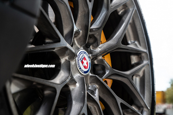 Фото дисков HRE P200 Глянцевый темный лак на Porsche Cayenne III