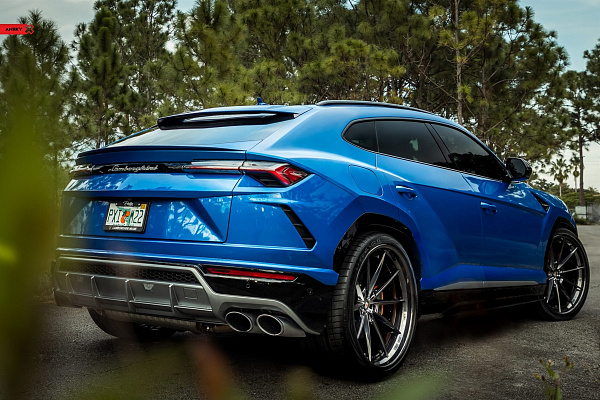 Фото дисков Anrky AN38 Глянцевый темный лак на Lamborghini Urus