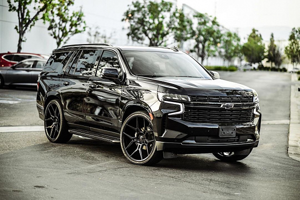 Фото дисков Giovanna Haleb Черный глянец на Chevrolet Tahoe V