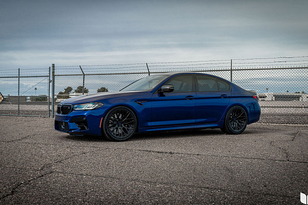 Фото дисков Strasse Wheels SV10M Deep Concave Duoblock Черный глянец на BMW 5/M5 (G30/F90)