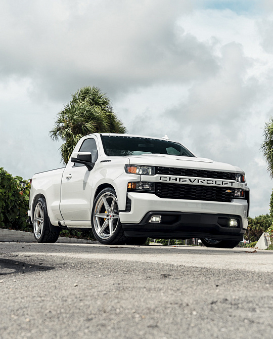 Фото дисков M-X5 (3-Piece) Глянцевый лак на Chevrolet Silverado IV