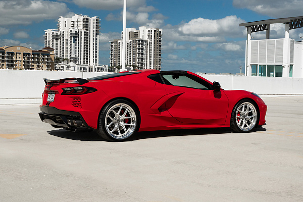 Фото дисков HRE S101SC Глянцевый лак на Chevrolet Corvette C8