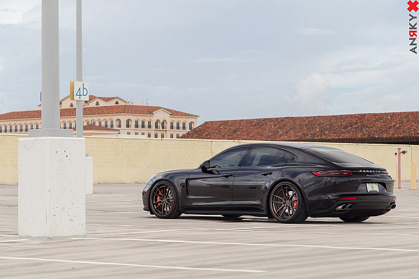 Фото дисков Anrky AN34 Сатиновая темная бронза на Porsche Panamera III