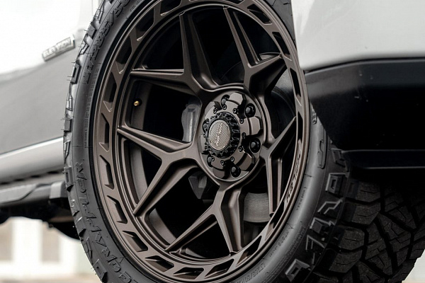 Фото дисков 4PLAY 4P55 Сатиновая темная бронза на GMC Sierra IV