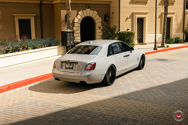 Фото дисков Vossen S17-16 Черный глянец на Rolls-Royce Ghost II