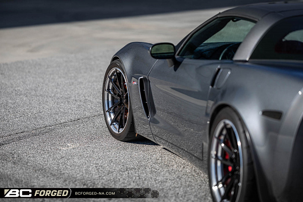 Фото дисков BC Forged HCA191 Черный глянец на Chevrolet Corvette C6