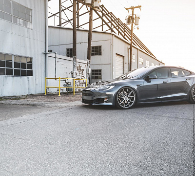 Фото дисков Vossen VFS-1 на Tesla Model S