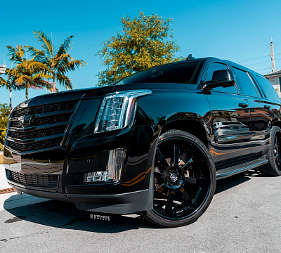 Фото дисков Strasse Wheels T8 Signature на Cadillac Escalade III