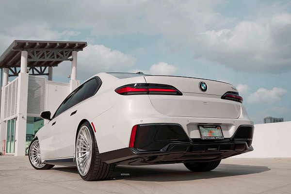 Фото дисков Strasse Wheels SV20 Deep Concave FS Глянцевый лак на BMW 7 (G70)