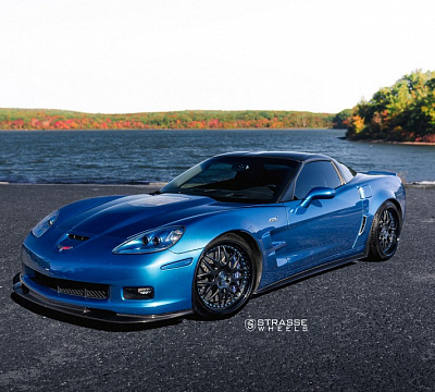 Фото дисков Strasse Wheels SV8 Signature на Chevrolet Corvette C6