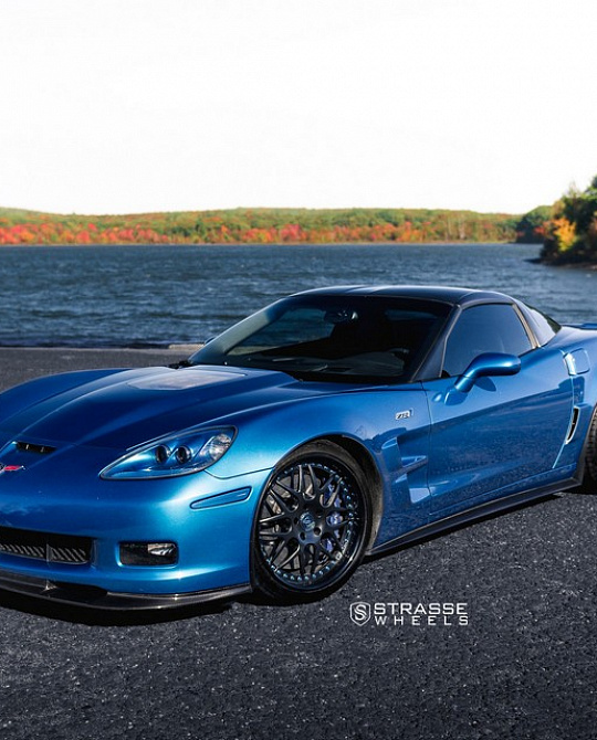 Фото дисков SV8 Signature Черный сатин на Chevrolet Corvette C6