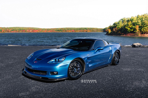 Фото дисков Strasse Wheels SV8 Signature Черный сатин на Chevrolet Corvette C6