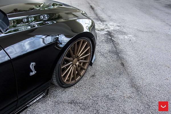 Фото дисков Vossen VFS-2 Сатиновая бронза на Ford Mustang V