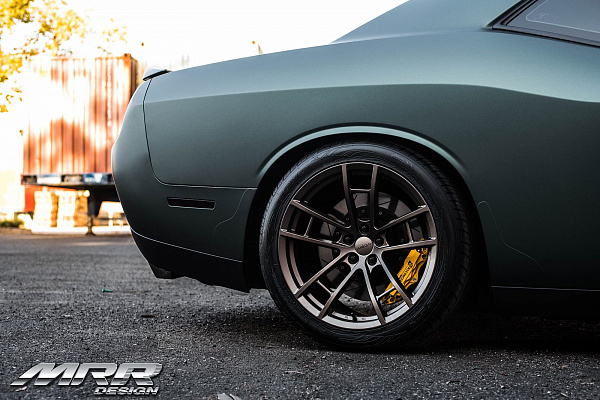 Фото дисков MRR M392 Сатиновая бронза на Dodge Challenger III