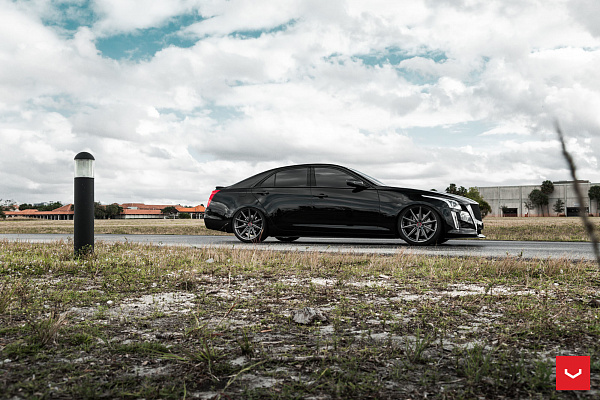 Фото дисков Vossen VFS-10 Глянцевый графит на Cadillac CTS III
