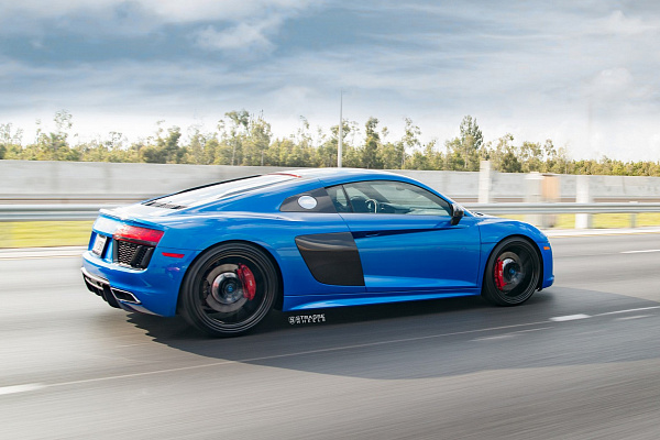 Фото дисков Strasse Wheels SM5R Deep Concave Monoblock Черный глянец на Audi R8 (4S)