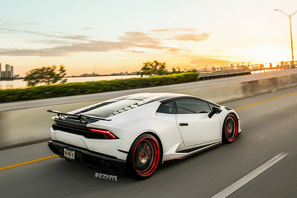Фото дисков Strasse Wheels SM5R Deep Concave Другой цвет на Lamborghini Huracan