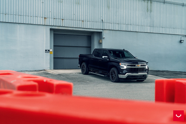 Фото дисков Vossen HFX-1 (6-Lug) Черный глянец на Chevrolet Silverado IV