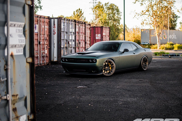 Фото дисков MRR M392 Сатиновая бронза на Dodge Challenger III