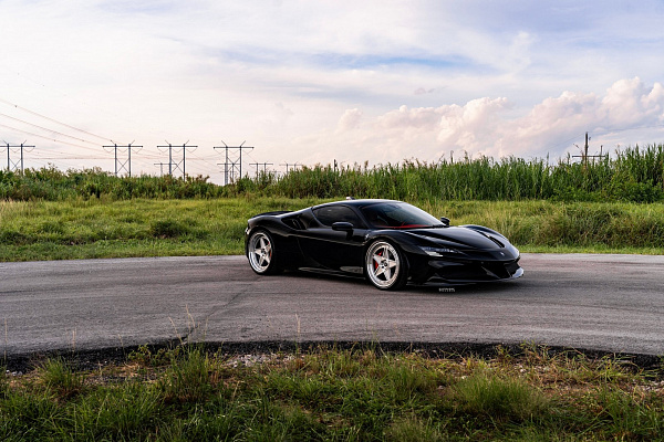 Фото дисков Strasse Wheels F5 Track Глянцевый лак на Ferrari SF90
