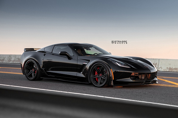 Фото дисков Strasse Wheels SP5R Deep Concave Monoblock Черный сатин на Chevrolet Corvette C7
