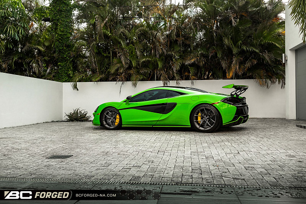 Фото дисков BC Forged RZ21 Глянцевый темный лак на McLaren 570S