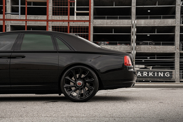 Фото дисков Savini SL1 Черный глянец на Rolls-Royce Ghost I