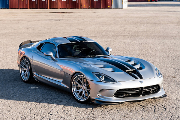 Фото дисков Strasse Wheels SM6R Deep Concave FS Глянцевый лак на Dodge Viper