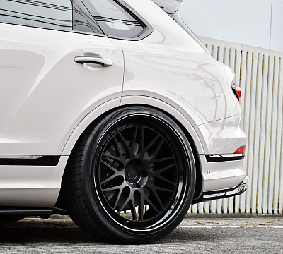 Фото дисков HRE 300 на Bentley Bentayga