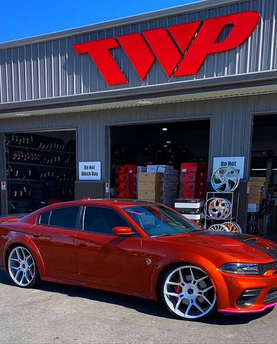 Фото дисков Haleb Серебро на Dodge Charger VII