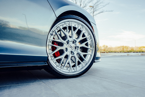 Фото дисков Strasse Wheels SV10M Deep Concave FS Глянцевый лак на McLaren 650S