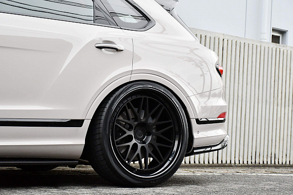 Фото дисков HRE 300 Черный сатин на Bentley Bentayga