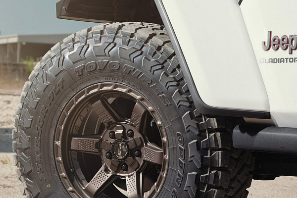 Фото дисков 4PLAY 4PS63 Сатиновая бронза на Jeep Gladiator II (JT)