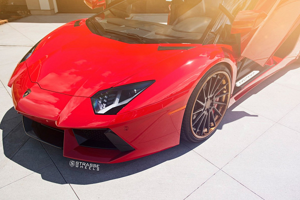 Фото дисков Strasse Wheels SV15T Deep Concave FS Другой цвет на Lamborghini Aventador