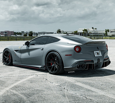 Фото дисков Strasse Wheels SM5RT Deep Concave Monoblock на Ferrari 812