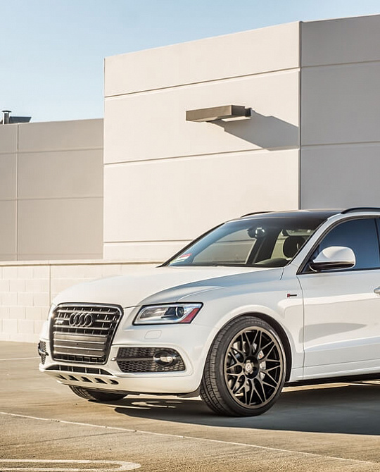Фото дисков 300M Черный сатин на Audi Q5 (8R)