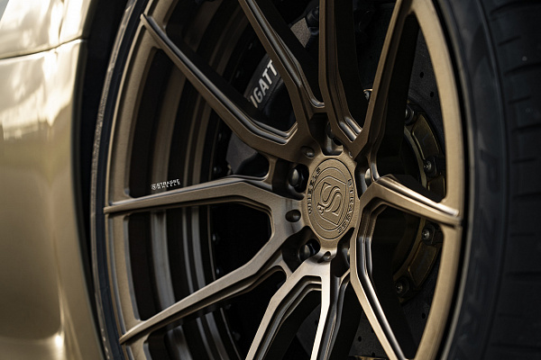Фото дисков Strasse Wheels SV5 Deep Concave Duoblock Сатиновая бронза на Bugatti Veyron