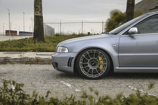 Фото дисков Rotiform OZR Матовый графит на Audi A/S/RS 4 (B8)