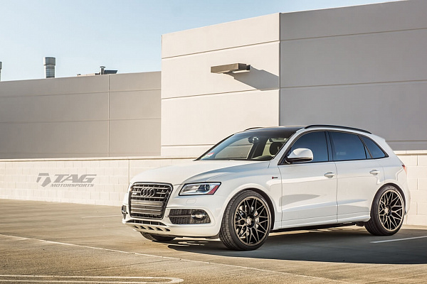 Фото дисков HRE 300M Черный сатин на Audi Q5 (8R)