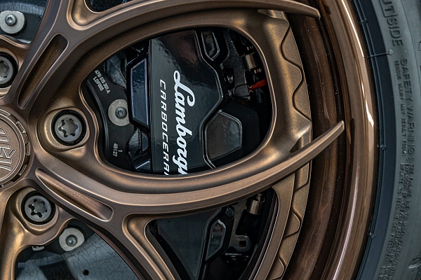 Фото дисков Anrky S3-X0 Глянцевая бронза на Lamborghini Revuelto