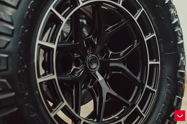 Фото дисков Vossen HFX-1 (5-Lug) Черный глянец на Jeep Wrangler IV (JL)